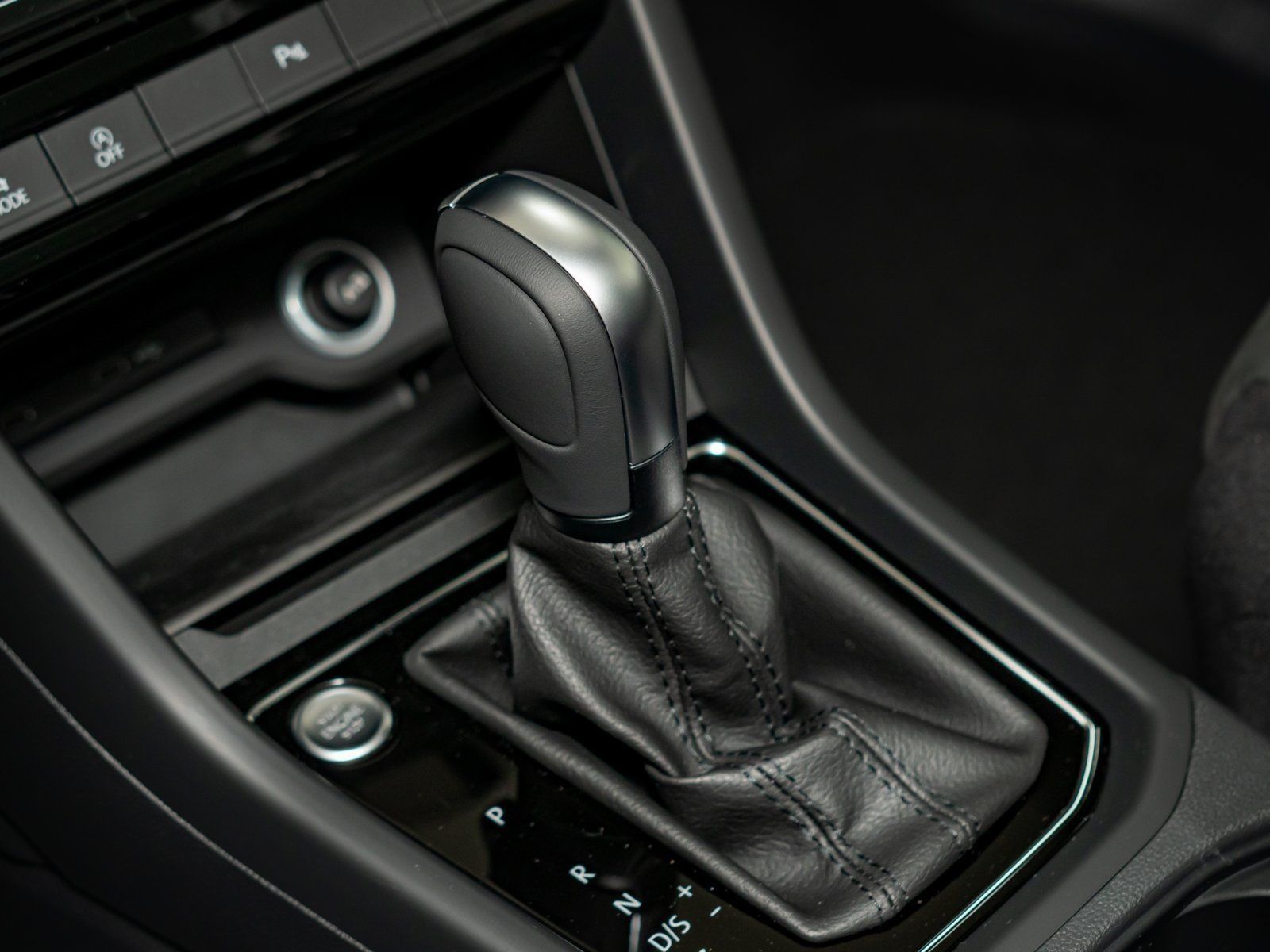 Fahrzeugabbildung Volkswagen Touran Highline R-Line TSI DSG *AHK*Standhzg*7-S