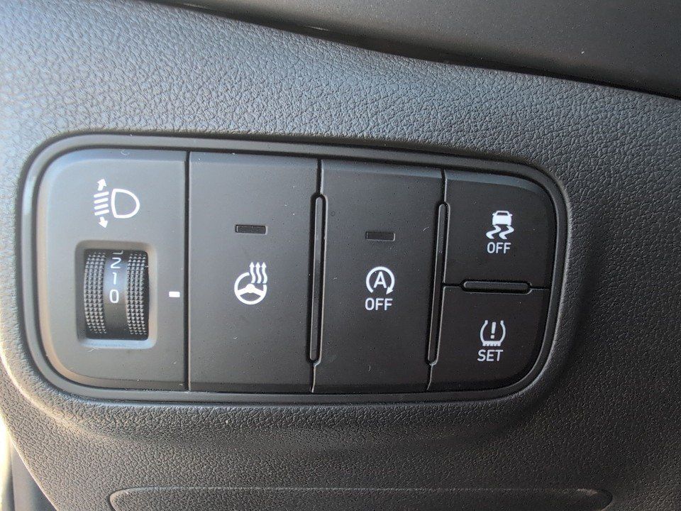 Fahrzeugabbildung Hyundai BAYON 1.0T AT INTRO NAV/PLUS-P BOSE GARANTIE6/28