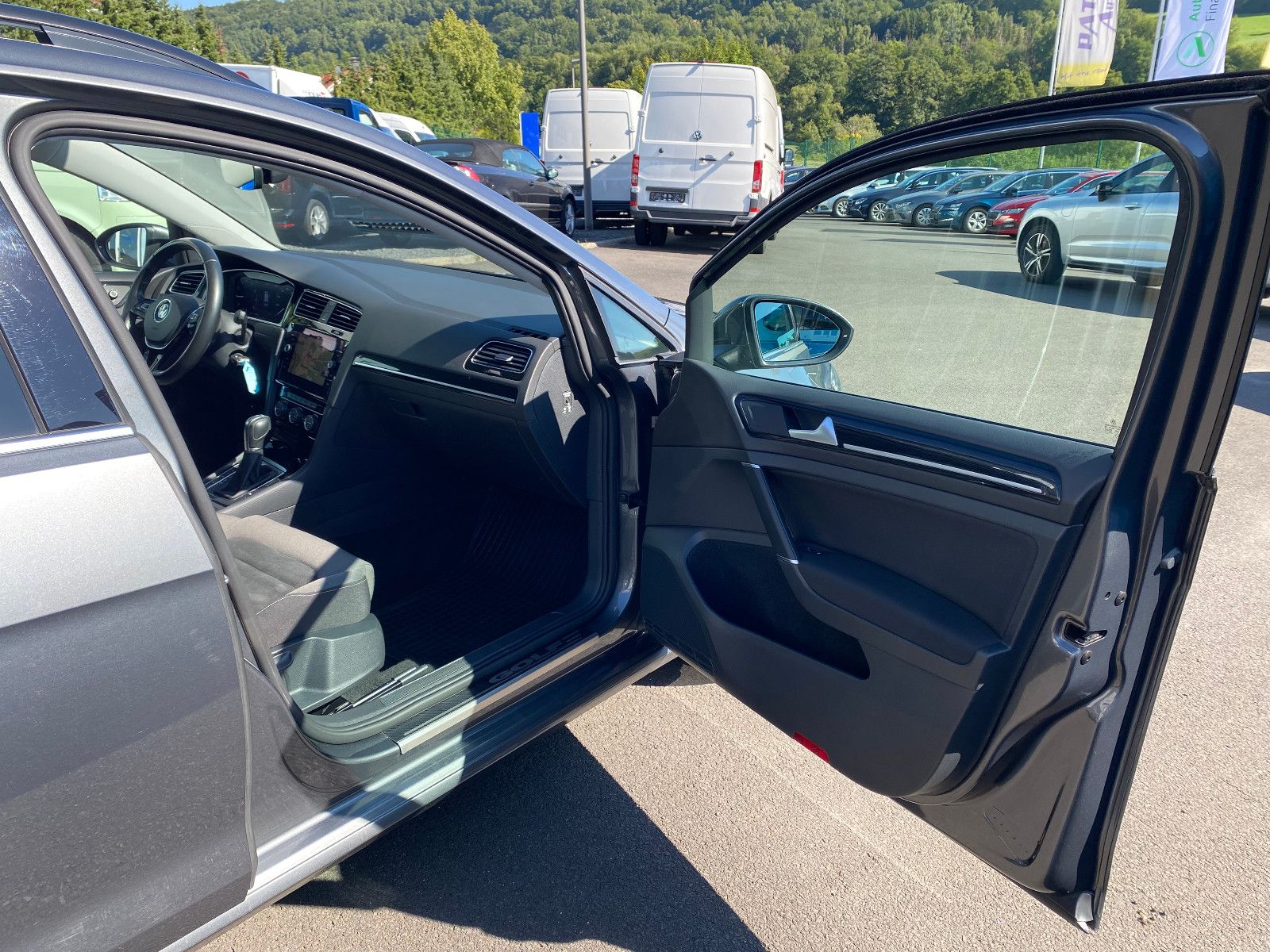 Fahrzeugabbildung Volkswagen Golf VII Variant Highline TSI DSG ACC LED Kamera