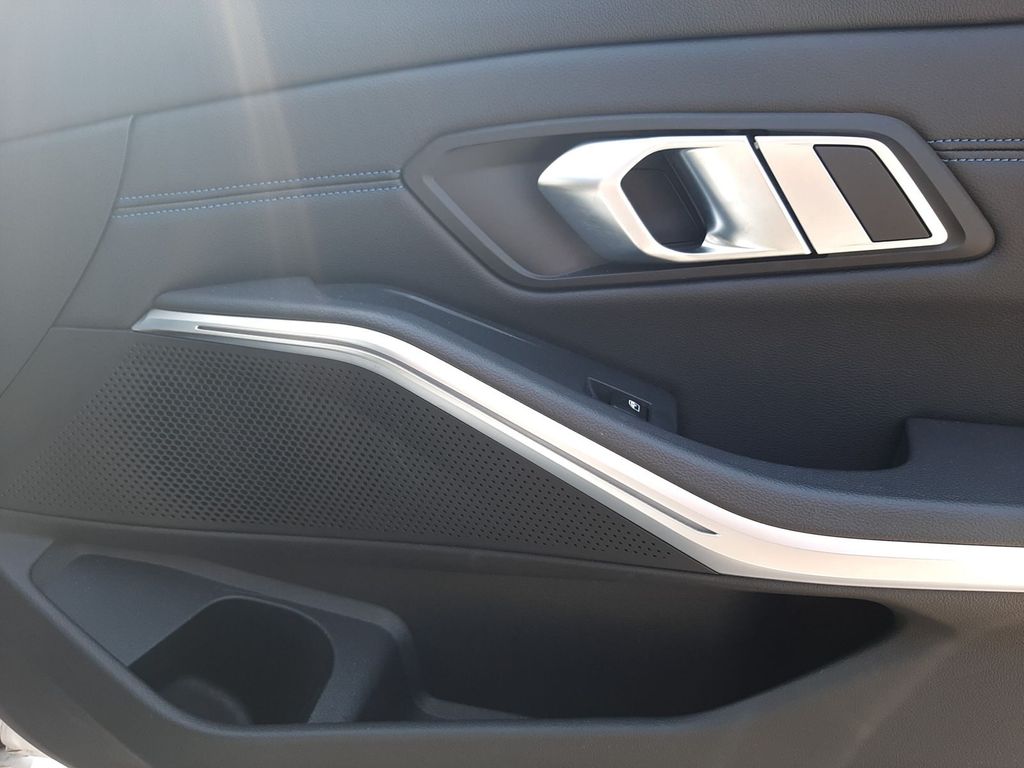 BMW 330 e M Sport Head-Up DAB AHK uvm.