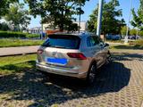 Volkswagen Tiguan 2.0 TDI SCR DSG 4MOTION R-LINE - mit Diesel-Antrieb: Gold, Vollleder
