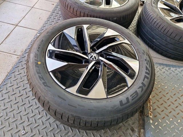 Fahrzeugabbildung Volkswagen ID.4 Pro Performance AHK Navi ACC 19"Alu SitzHz