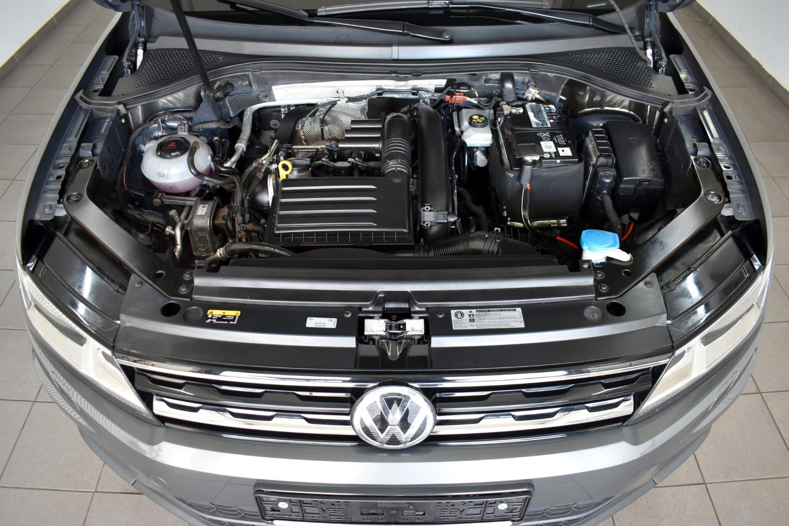 Fahrzeugabbildung Volkswagen Tiguan Trendline Navi,Kamera,SH,8fach bereift