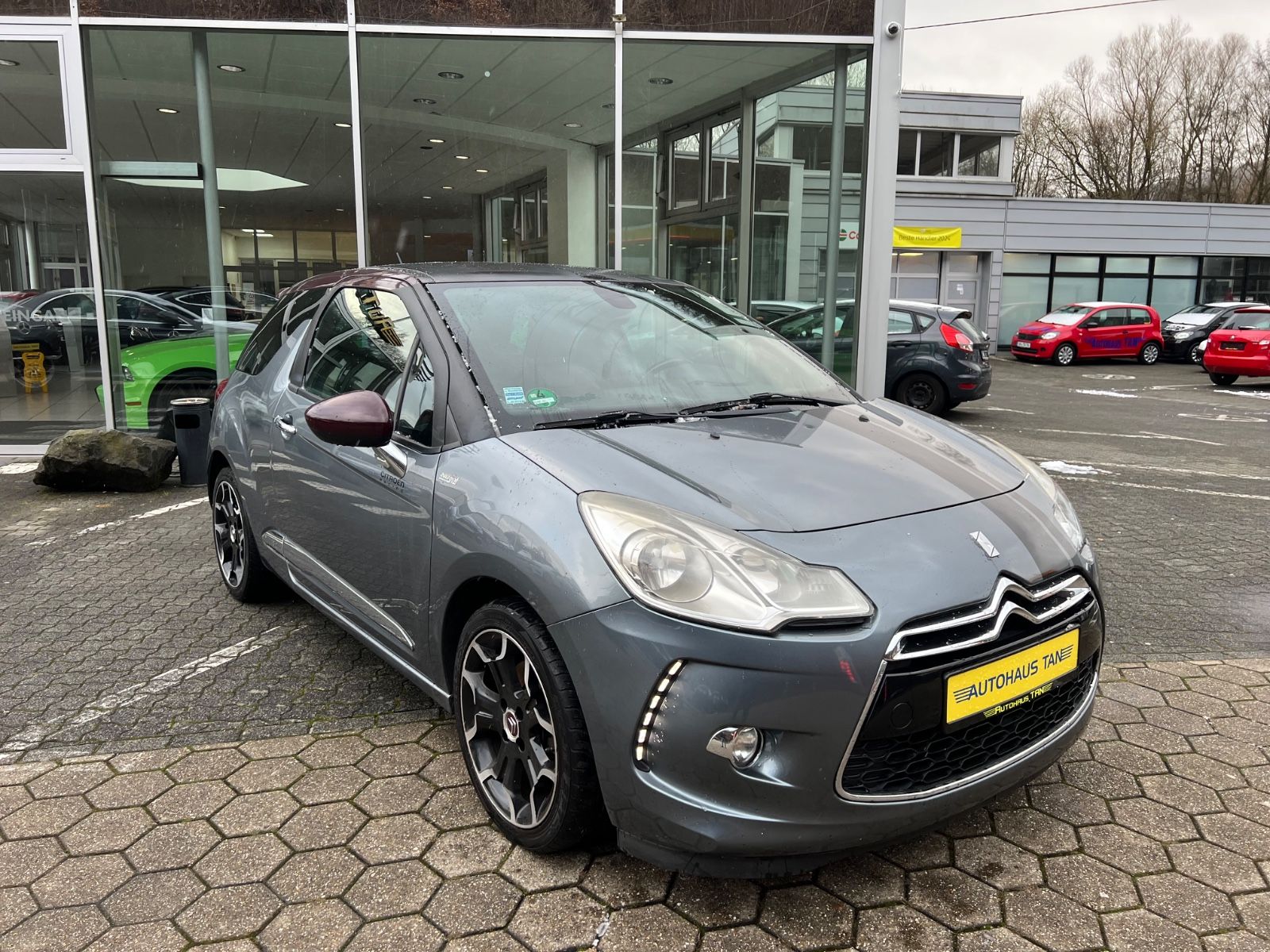 Fahrzeugabbildung Citroën DS3 SportChic *BI-COLOUR* Citroen Racing Sport *