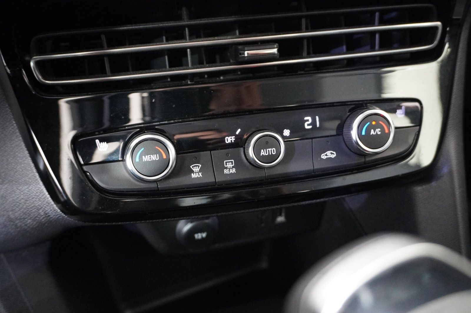 Fahrzeugabbildung Opel Mokka ELEGANCE 1.2T NAVI/LED/KAMERA/SPORT/VIRT.