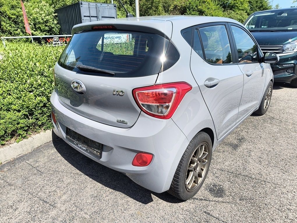 Fahrzeugabbildung Hyundai i10 1.2 FIFA World Cup Edition MOTORSCHADEN
