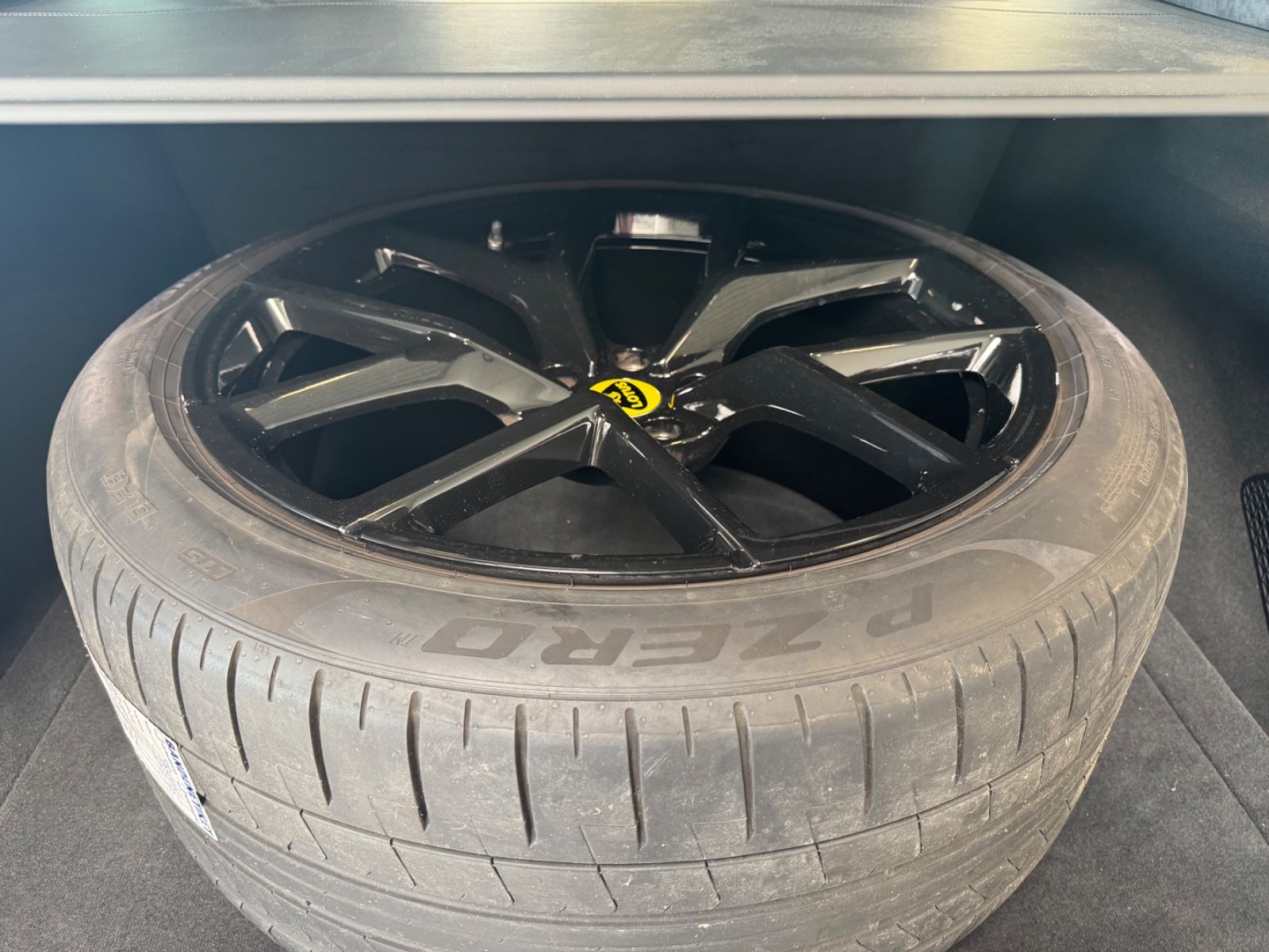 Fahrzeugabbildung Lotus Eletre EDS 450 S 4WD Executive Seat 112 kWh
