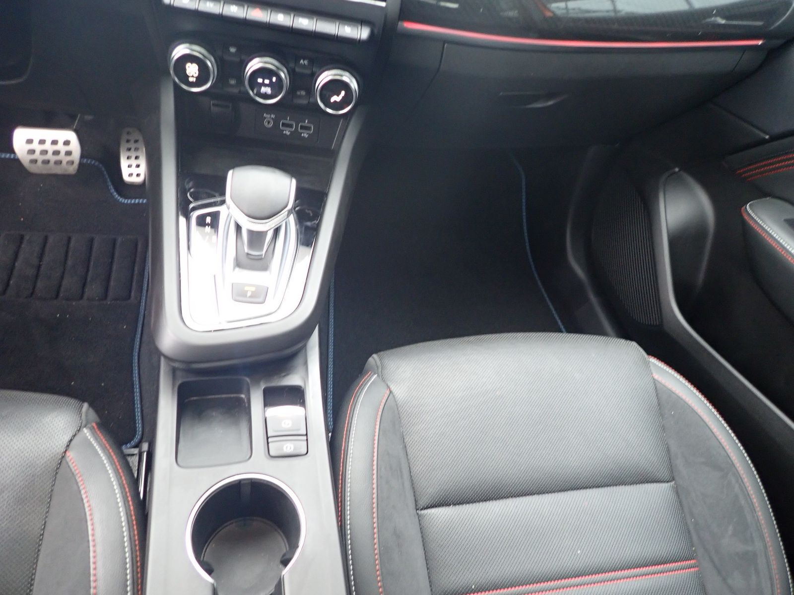 Fahrzeugabbildung Renault Arkana R.S. Line E-TECH 145