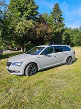 Skoda 2.0 TDI DSG SportLine Combi/1. Hand /DCC/AHK - Skoda Superb von privat