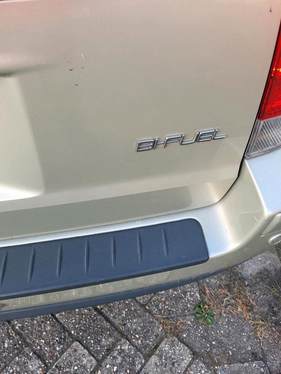 Volvo V70 2005 — engine 140 HP (103kW)