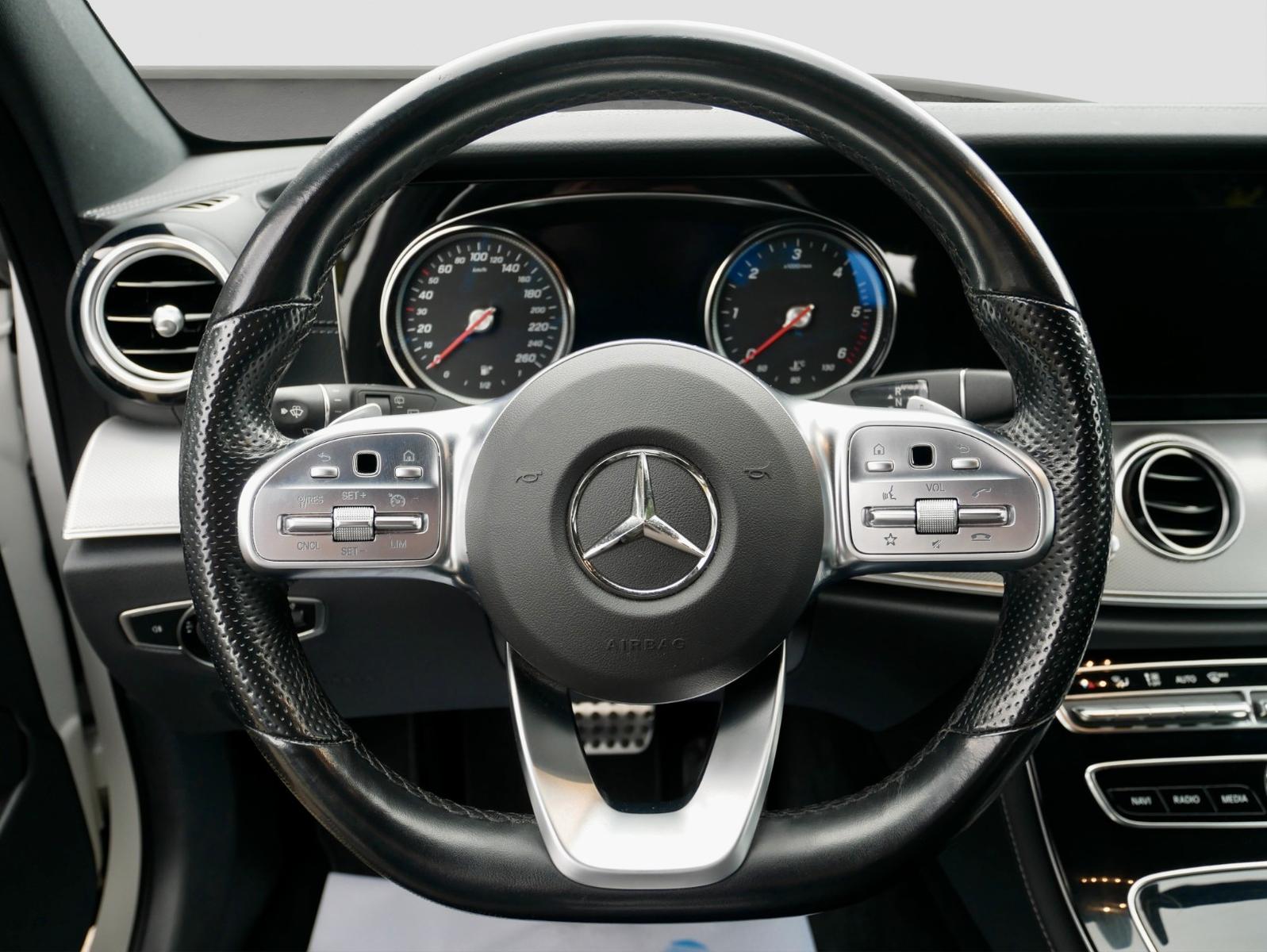 Mercedes-Benz E 220d  AMG Line 4Matic+AHK+LED+S-HEFT