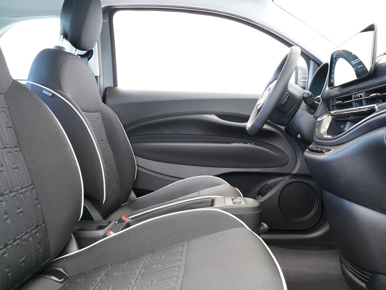 Fahrzeugabbildung Fiat 500e 87KW/42kWh/DC-LADEN/CARPLAY/DAB/SOH