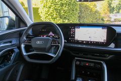 AUDI Q5 2.0 TDI / S-LINE / 21"/ BUSINESS/ AHK