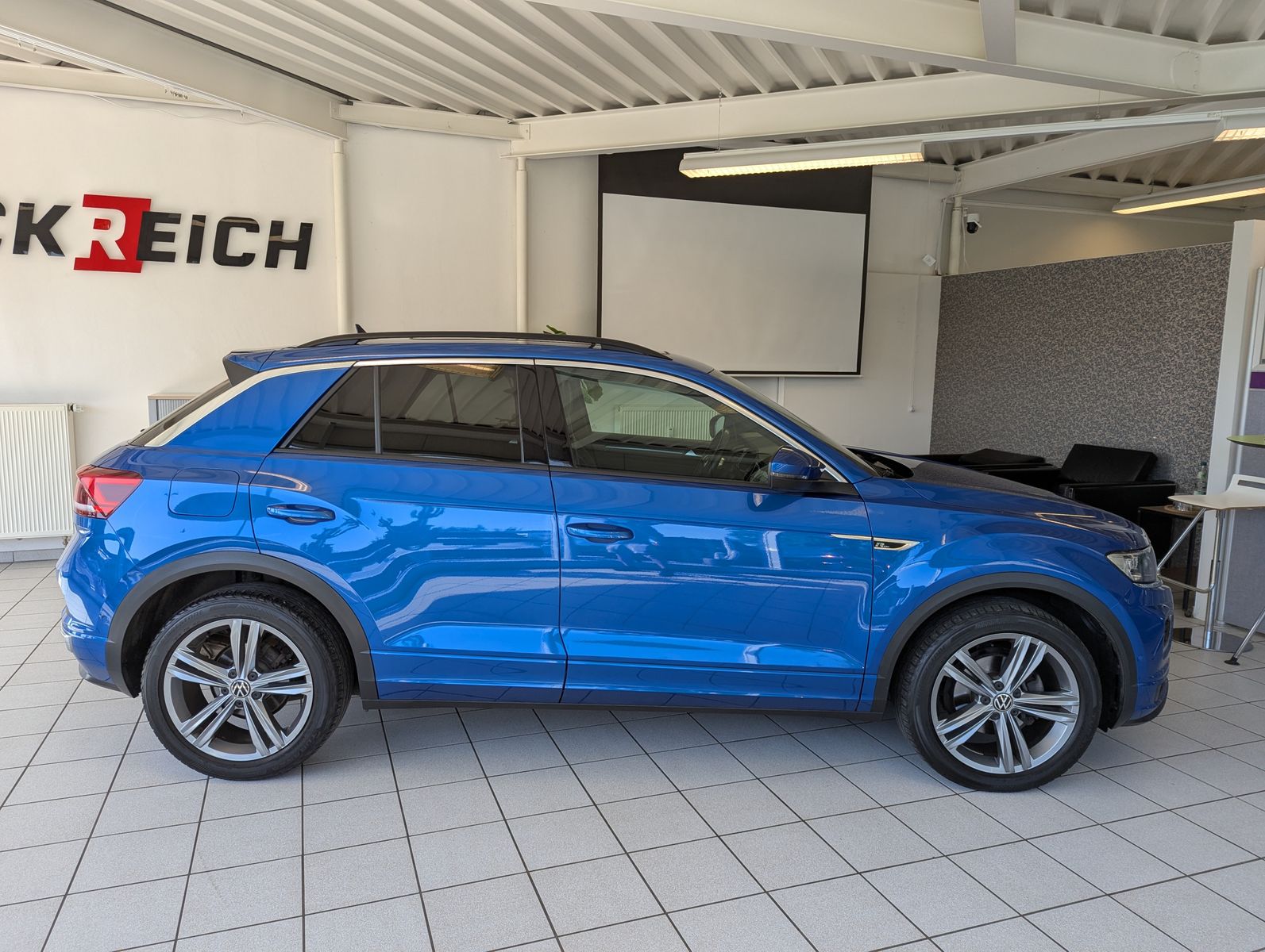 Fahrzeugabbildung Volkswagen T-Roc 1.5 TSI DSG 2x R-Line Sport Pano AID LED