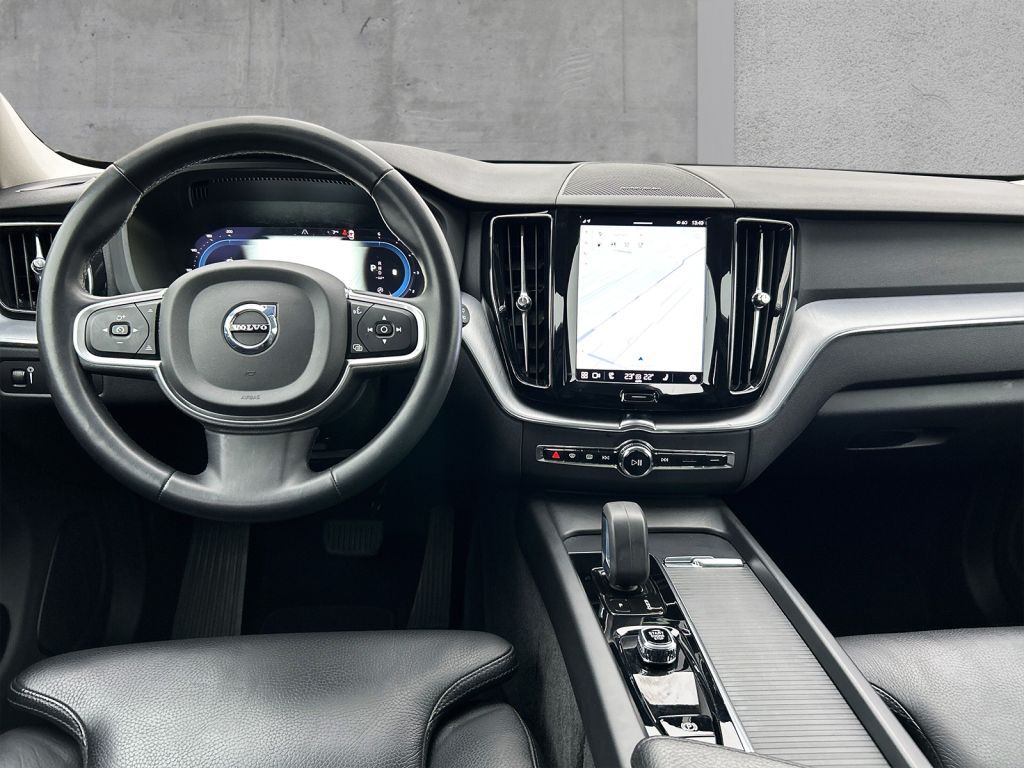 Fahrzeugabbildung Volvo XC60  B4  DIESEL  FWD  AT  MOMENTUM PRO