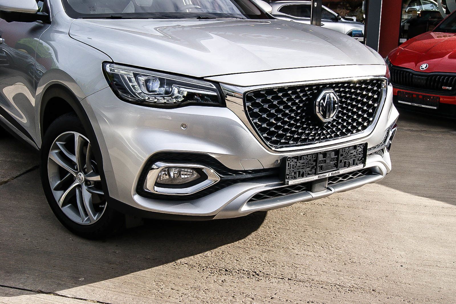 Fahrzeugabbildung MG HS 1.5T-GDI Aut. Luxury PANORAMA LEDER ASSISTENT