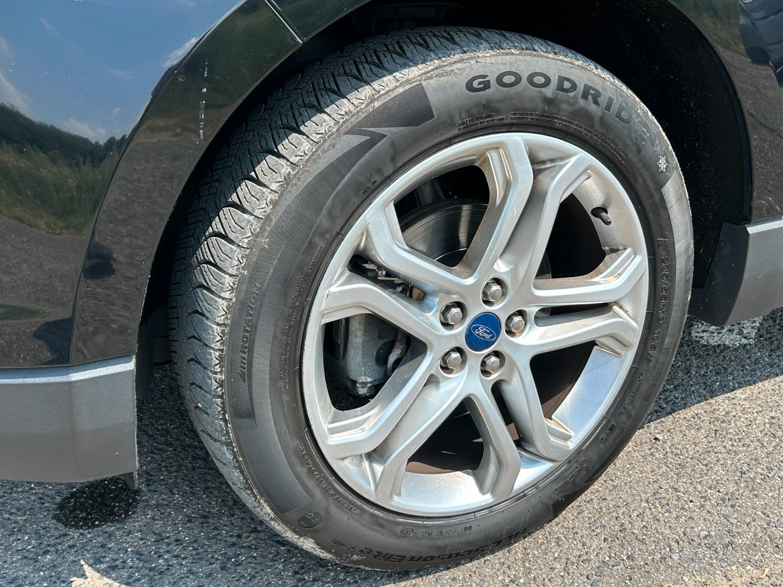 Ford Edge Titanium 2.0 TDCi 4x4 Navi Klimaauto. Leder
