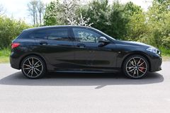 Fahrzeugabbildung BMW 120d M Sport*LED*Shadow-Line*ACC*Kamera*19"