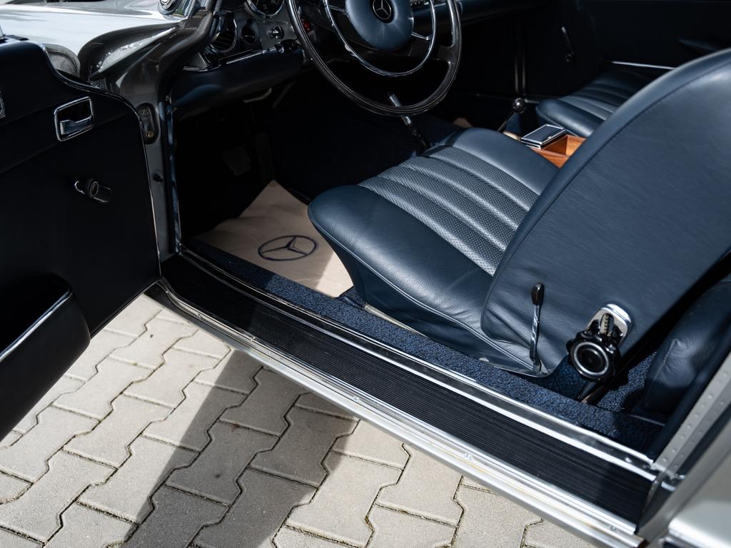 Mercedes-Benz SL 280