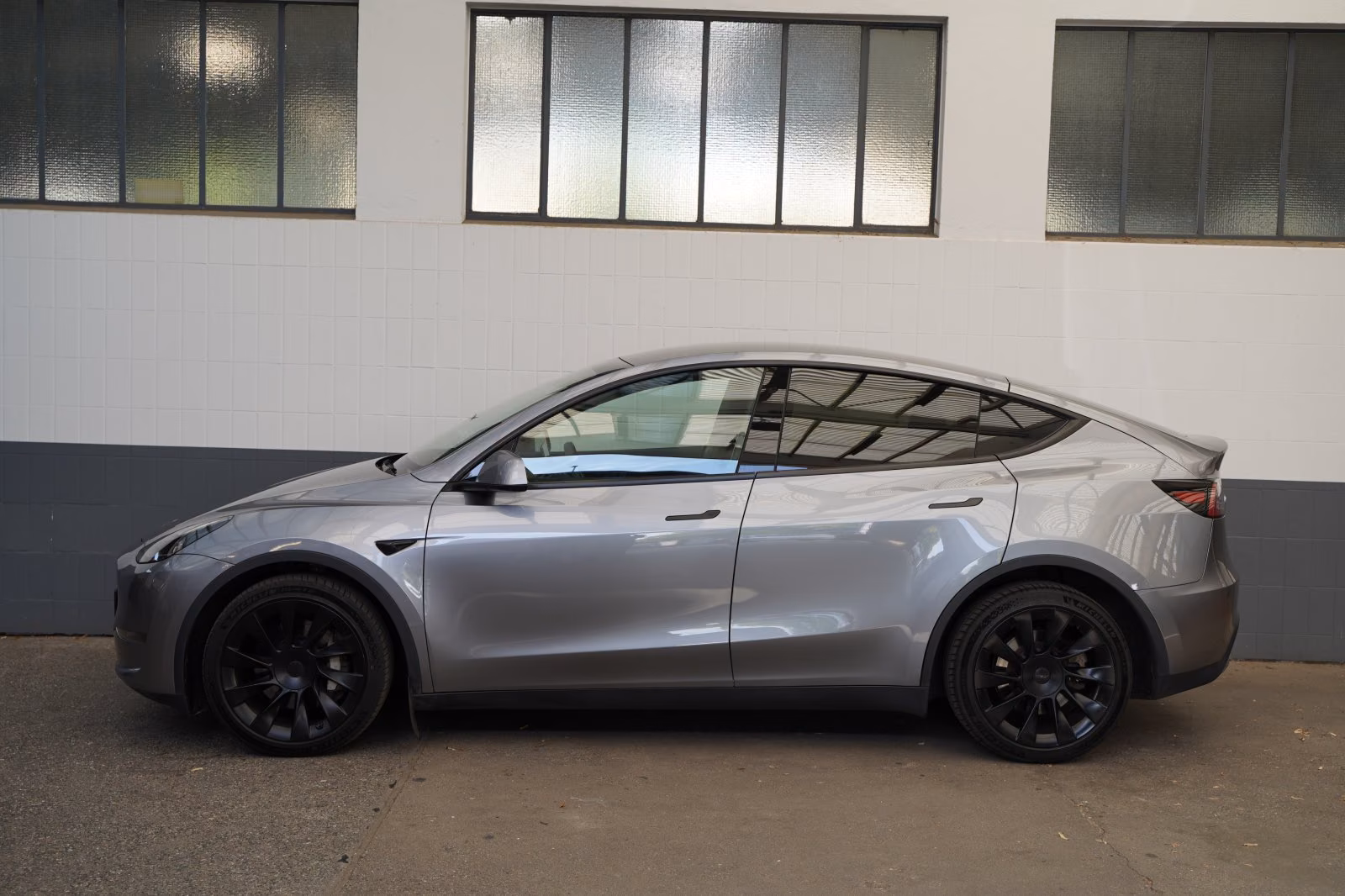 Tesla Model Y Long Range AWD *ACC-Boost*AHK*20-Zoll*Mw