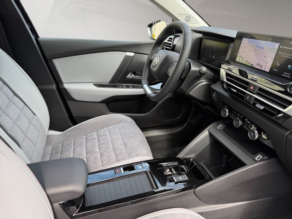 Fahrzeugabbildung Citroën C4 Hybrid 145 MAX