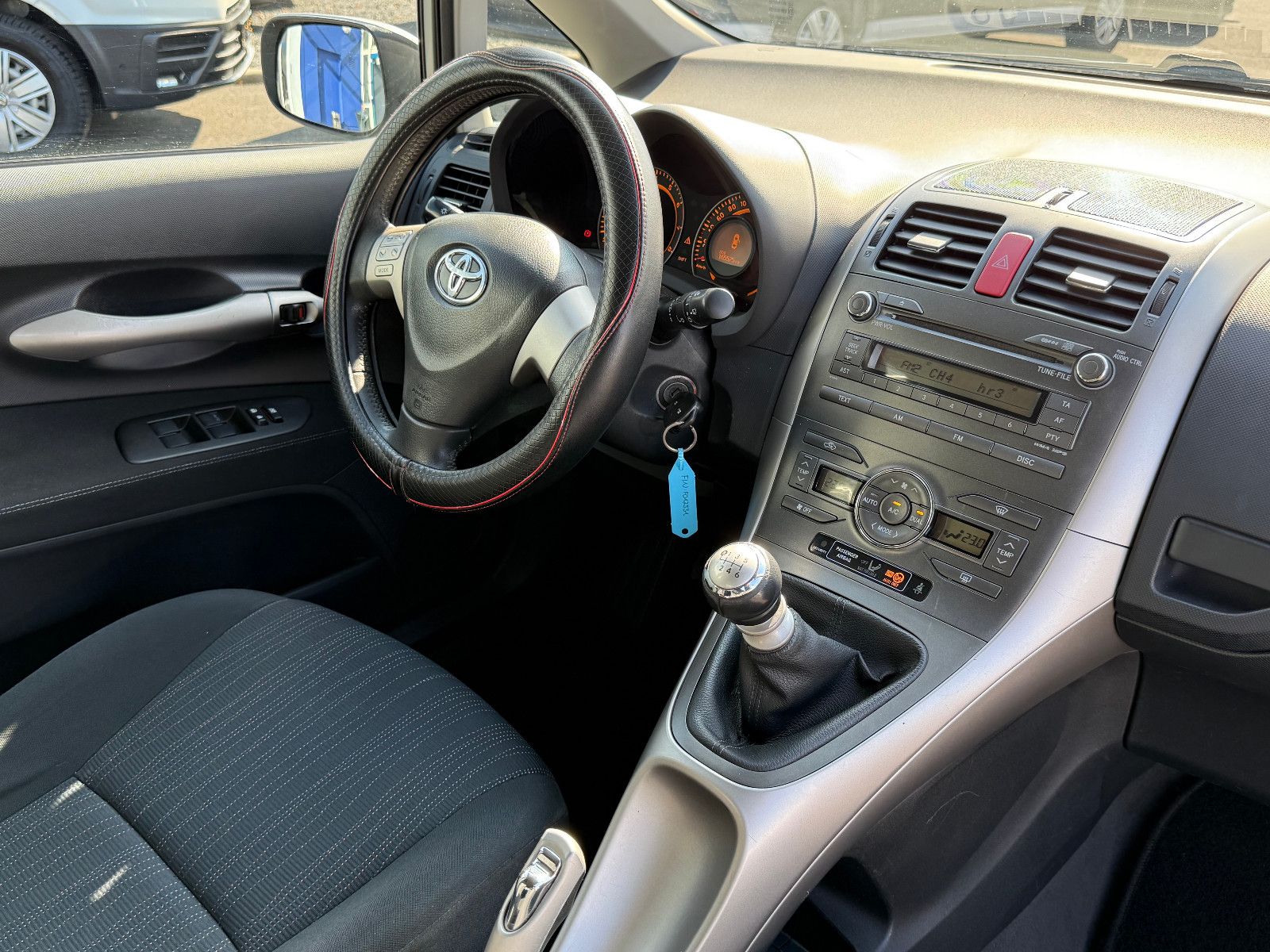 Fahrzeugabbildung Toyota Auris Life Klimaautomatik 2-Hand