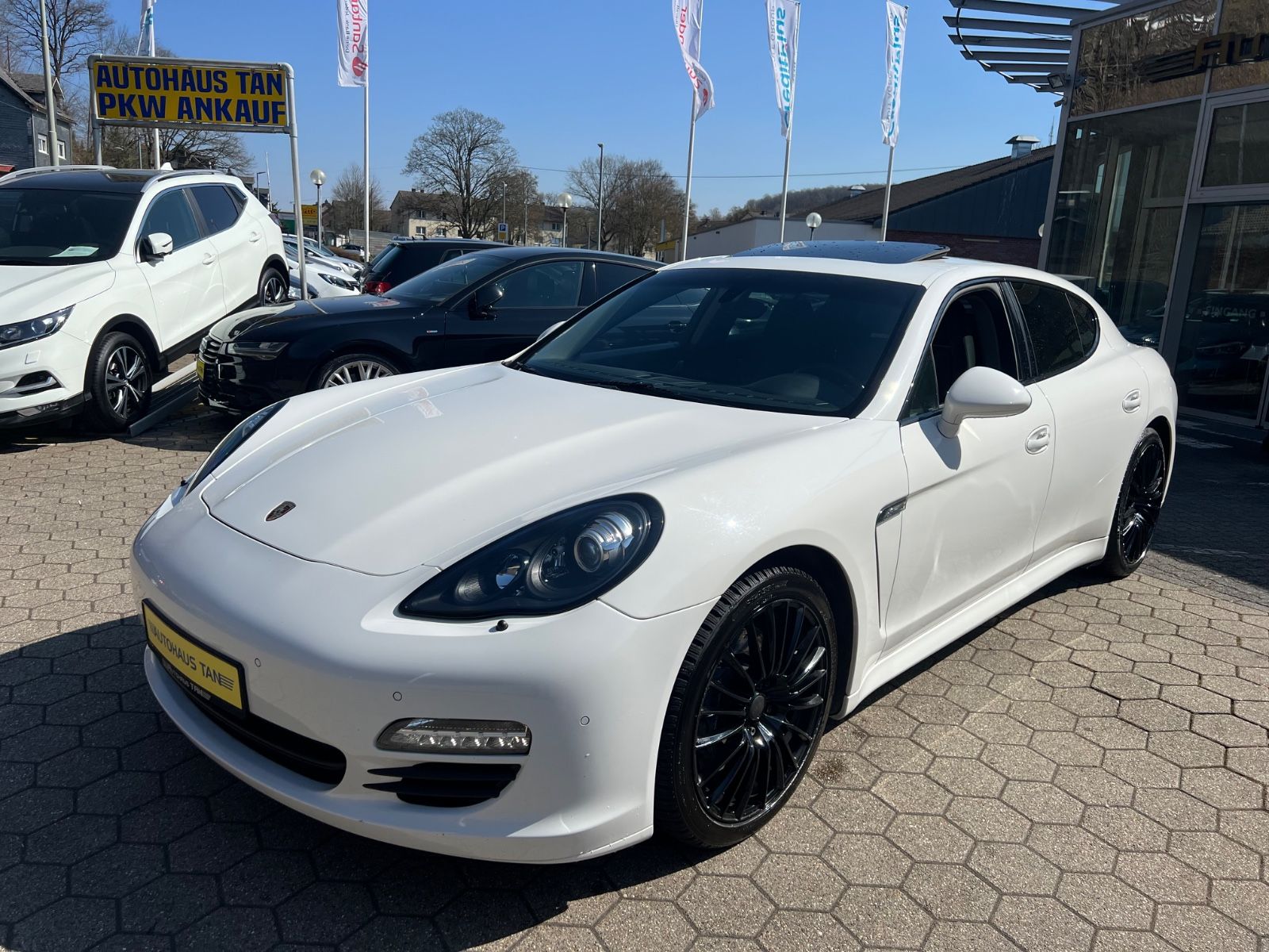 Fahrzeugabbildung Porsche Panamera Diesel * Carraraweiß * SCHIEBEDACH*