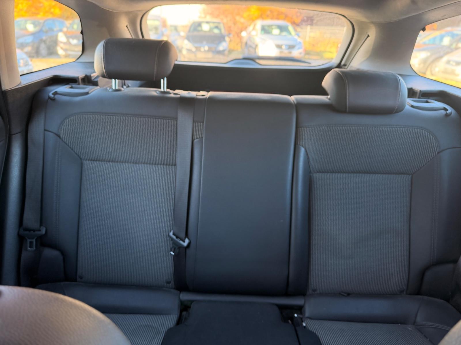 Opel Astra 2011 — photo 17