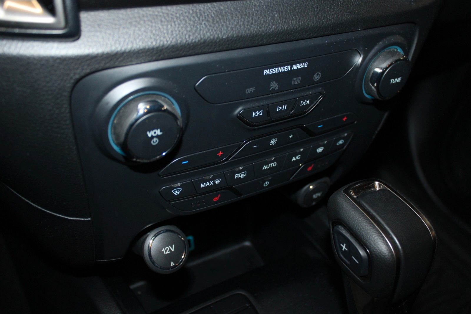 Fahrzeugabbildung Ford Ranger Automatik WOLFTRAK + AHK + Standheizung