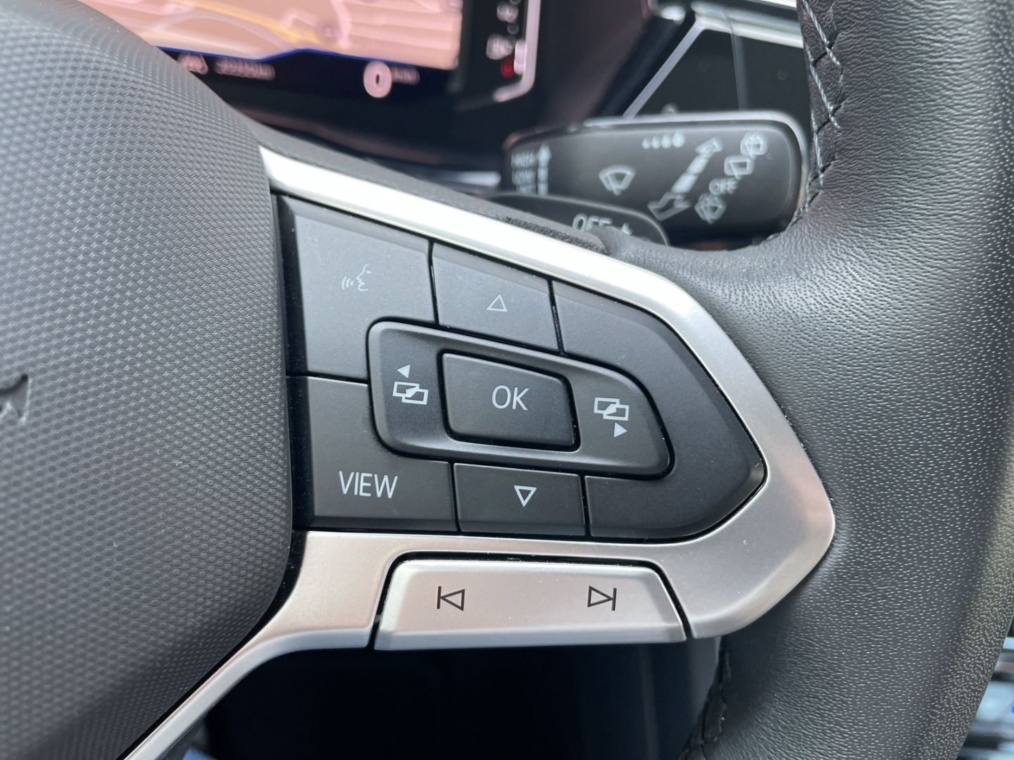 Touran 1.5 TSI DSG R-Line ACC/Navi/LED/Pano/CAM 