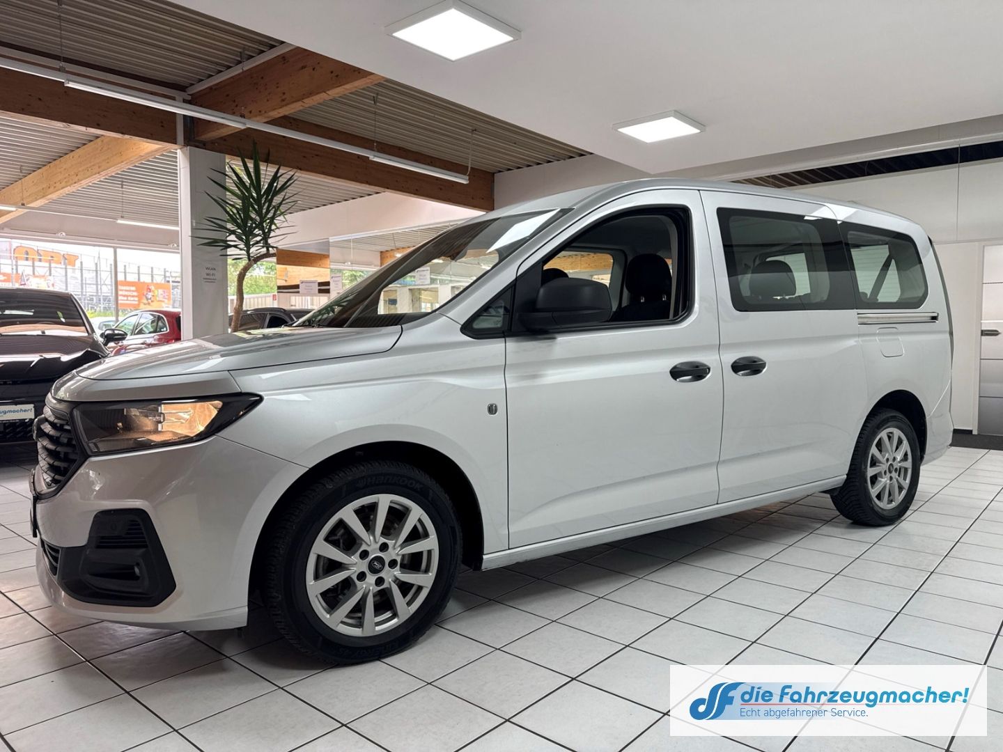 Fahrzeugabbildung Ford Grand Tourneo Connect Trend 7-Sitzer Apple CarPl