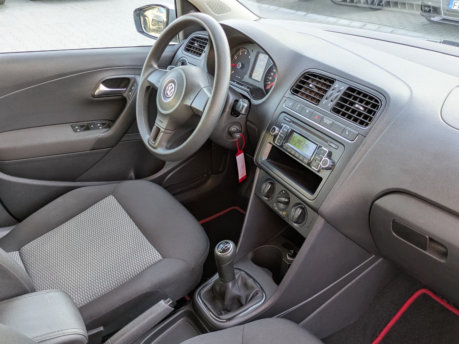 Fahrzeugabbildung Volkswagen Polo 1.2 KLIMA*SHZ*16"ALLWETTER*LED-TAGFAHRLICHT