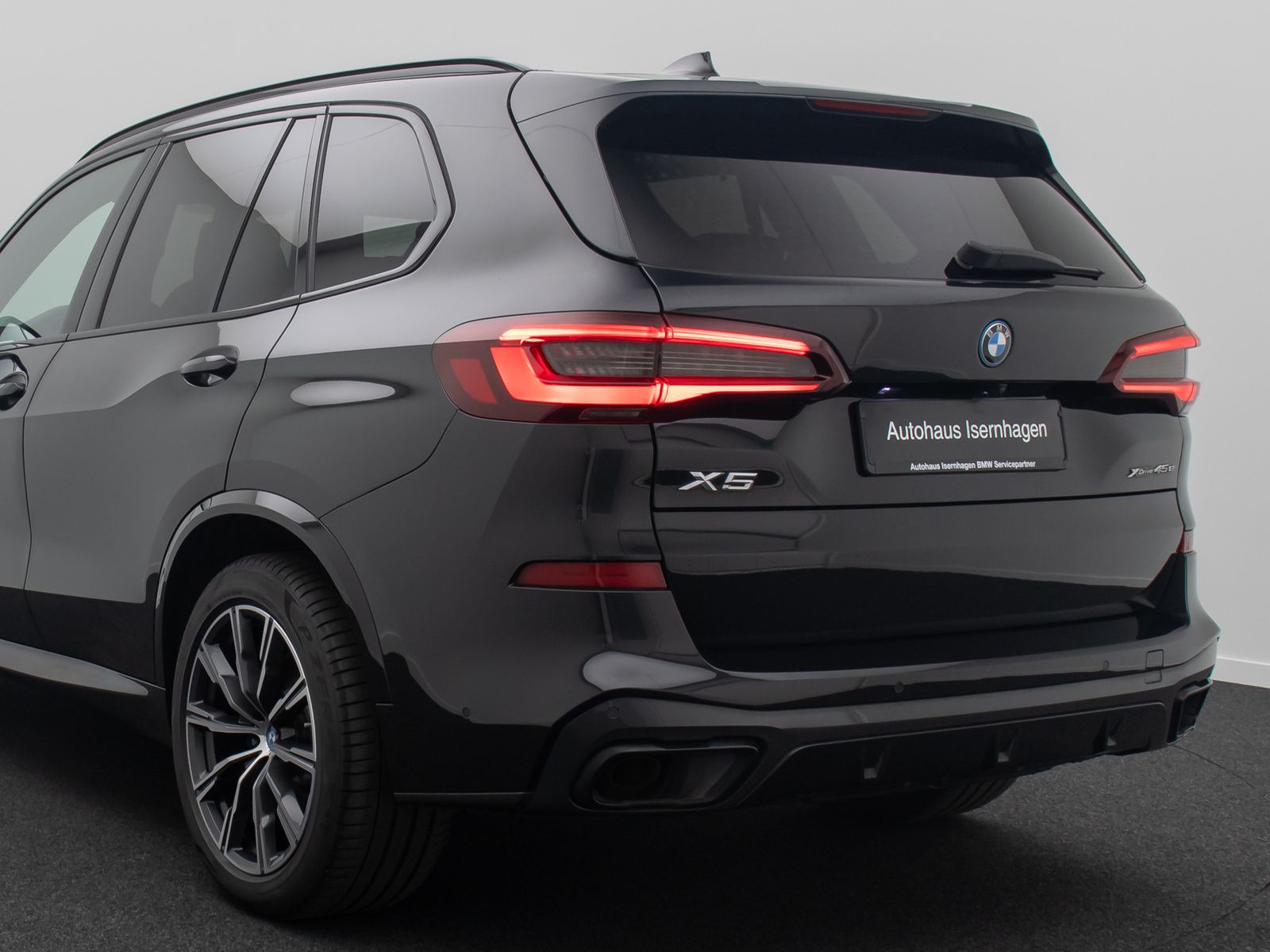 Fahrzeugabbildung BMW X5 xD45e M Sport B&W Kamera DAB Panorama Alarm