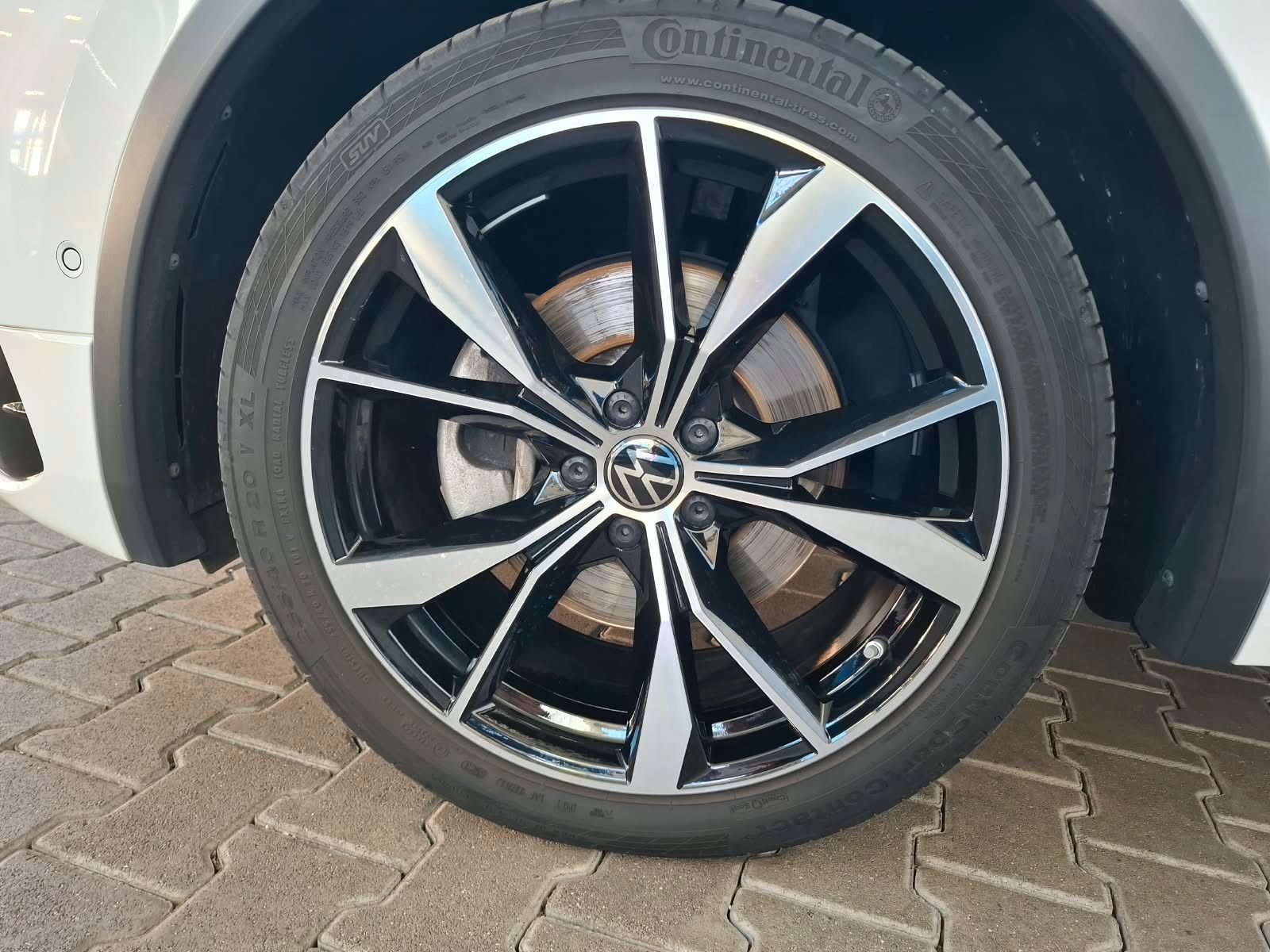 Fahrzeugabbildung Volkswagen Tiguan R-Line 2,0 TSI DSG 4Motion + IQ.Light LED