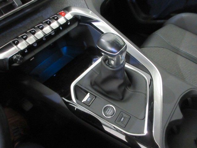 Fahrzeugabbildung Peugeot 5008 Allure Pack 1.2T NAVI/LED/SHZ/PDC/360°