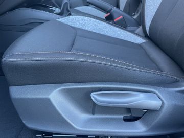 Skoda Kamiq 1.0 TSI TOUR *SHZ*NAVI*MATRIX*KESSY*KLIMA