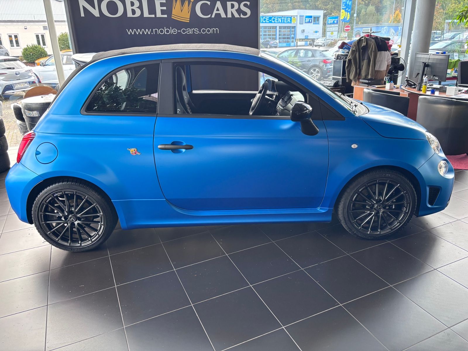Fahrzeugabbildung Abarth 695 C   BEATS NAVI 17"