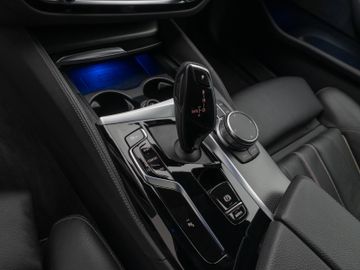 Fahrzeugabbildung BMW 520d M Sport Kamera DAB HiFi Stop&Go Komfort
