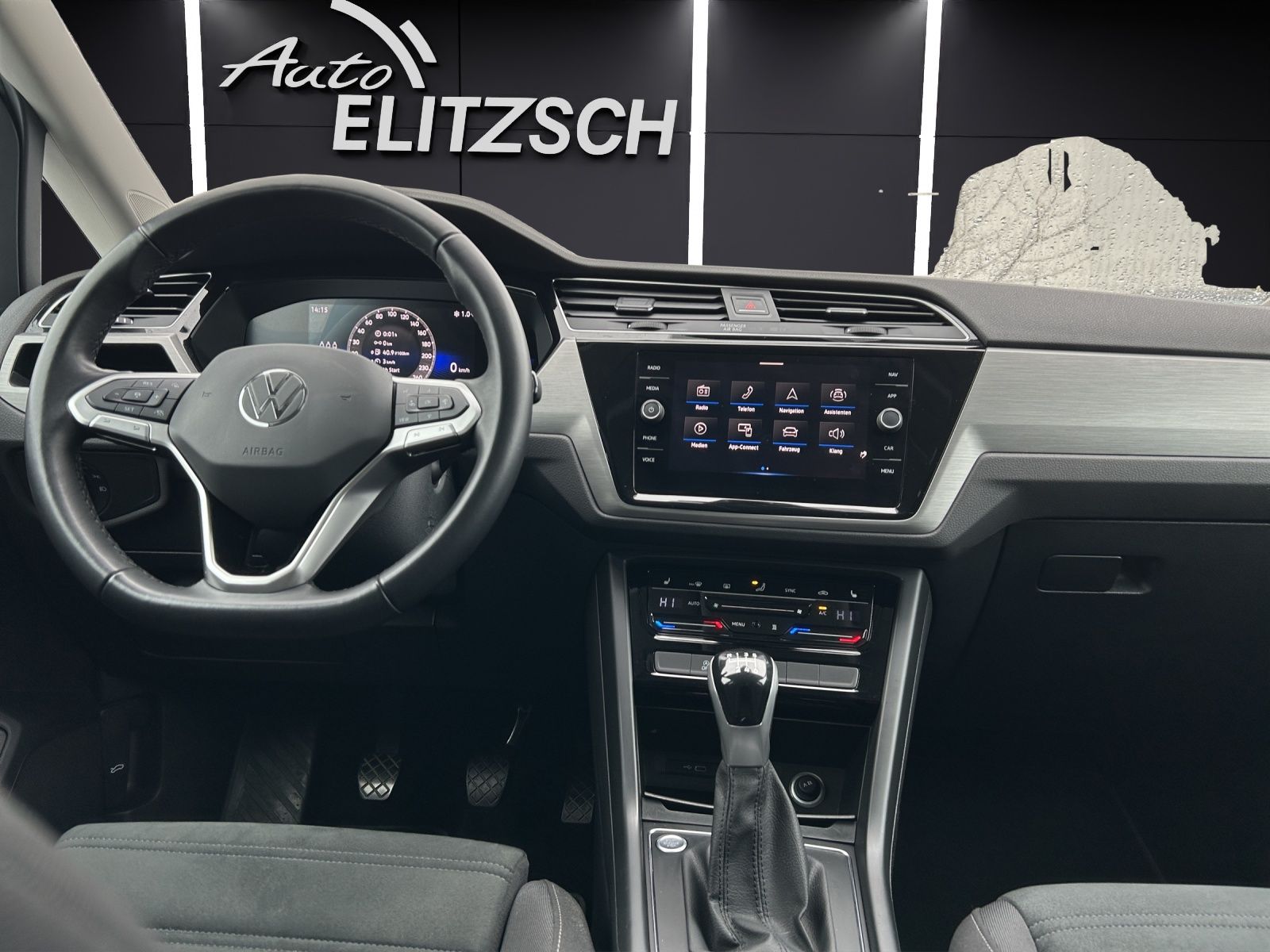 Fahrzeugabbildung Volkswagen Touran Comfortline TDI LED ACC STH SH Massage Cl