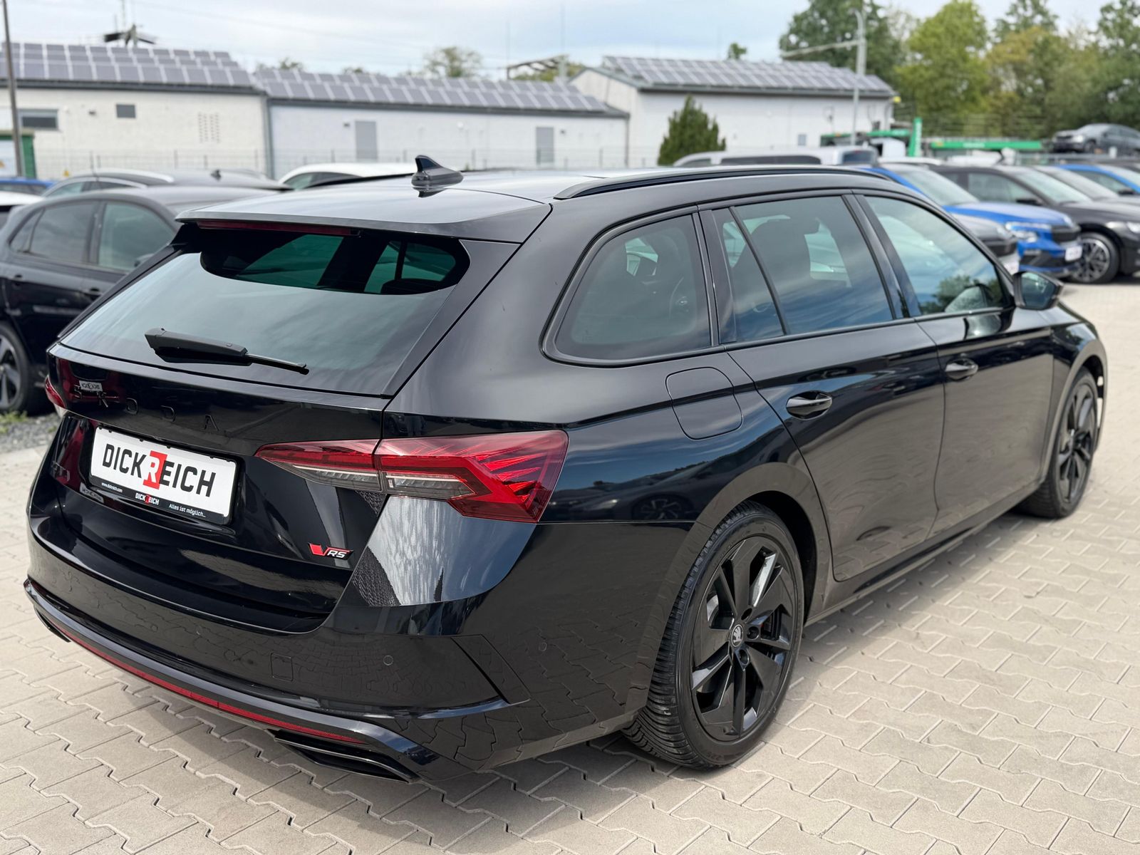 Fahrzeugabbildung SKODA Octavia 2.0 TSI 195 kW RS PANO*MATRIX*AHK*CANTON