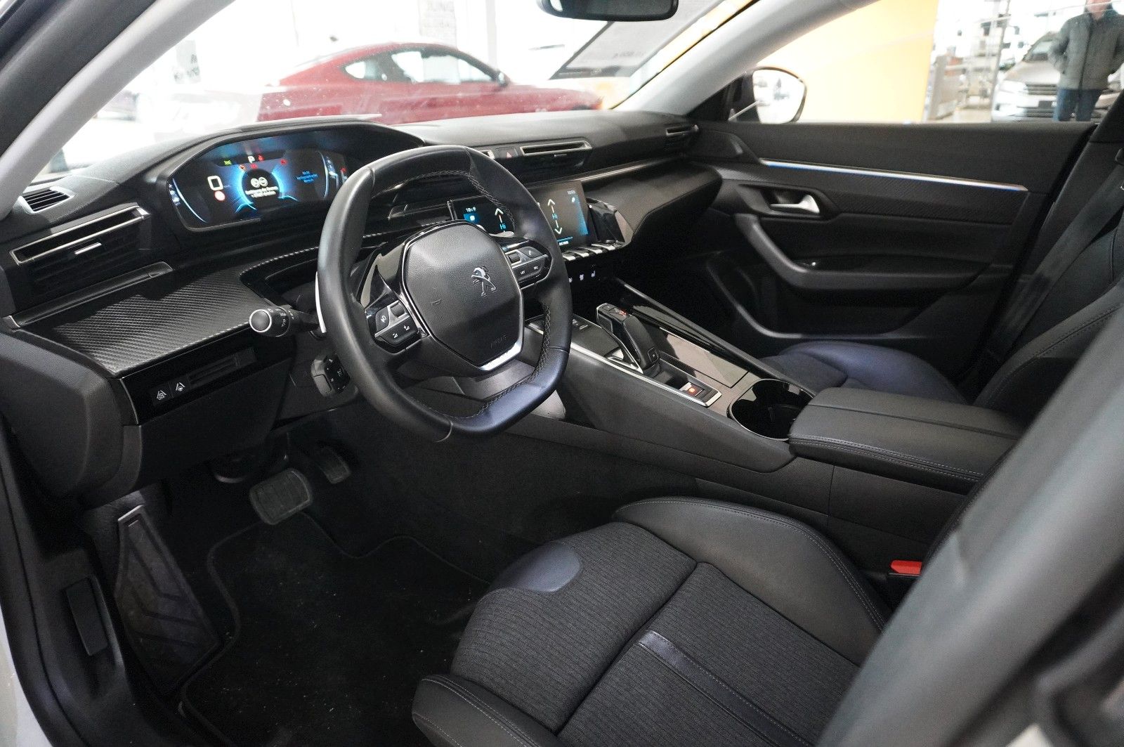 Fahrzeugabbildung Peugeot 508 SW 1.2T ALLURE PACK NAVI/LED/KAMERA/SHZ/VIRT