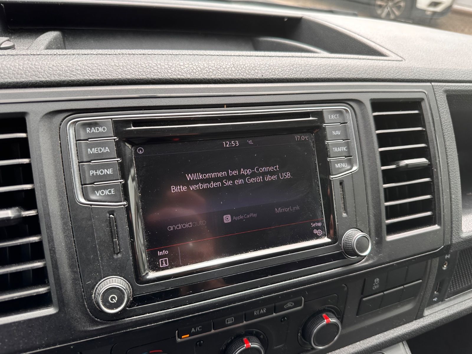 Fahrzeugabbildung Volkswagen T6 Multivan 2.0 TDI 4Motion DSG AHK/Navi/APP