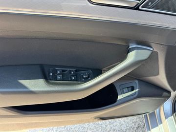 Volkswagen Passat - 4