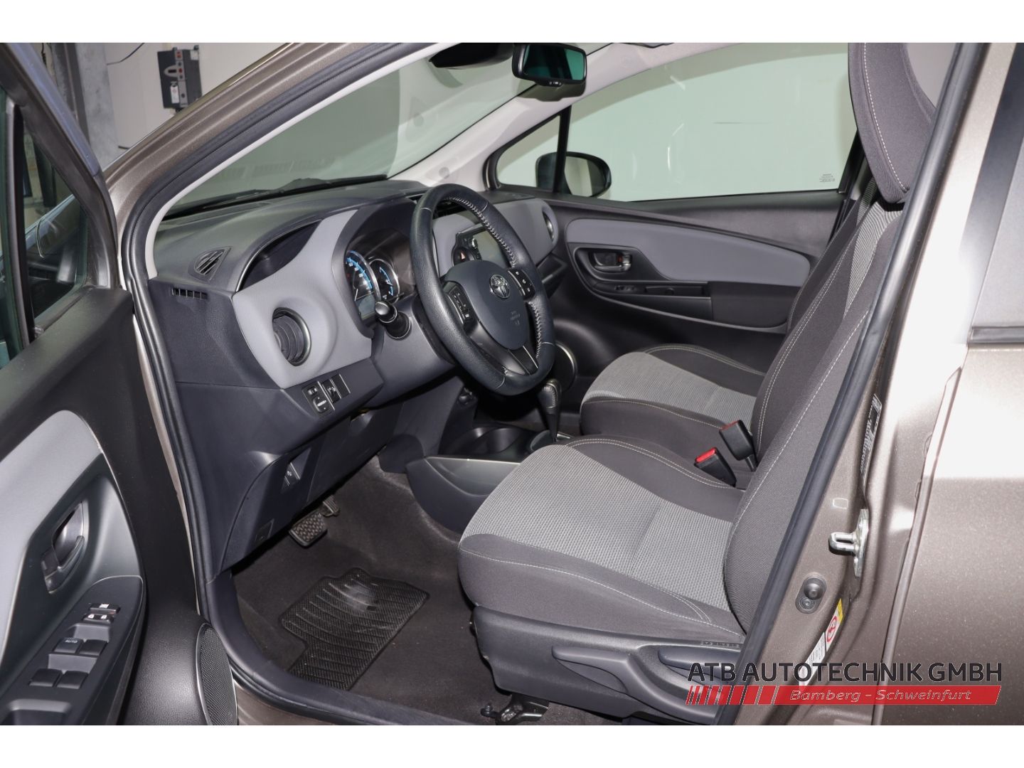 Fahrzeugabbildung Toyota Yaris Edition-S Hybrid 1.5l VVT-i SHZ 2-Zonen-Kl