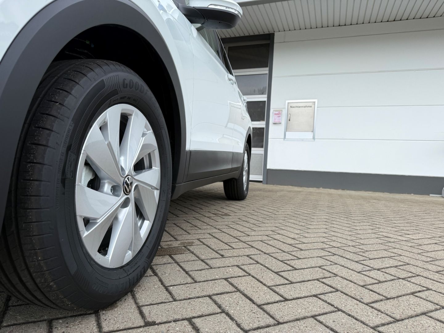Fahrzeugabbildung Volkswagen T-Cross 1.0 TSI 70 kW Life LED ACC Apple CarPlay