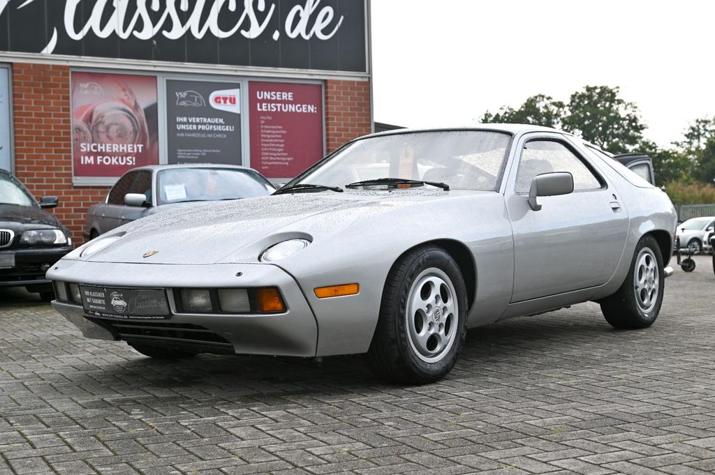 Porsche 928