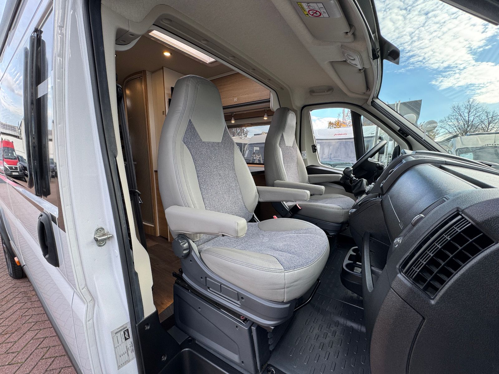 Fahrzeugabbildung Sunlight Cliff 640 FIAT EINZELLBETTEN TV KAMERA 18 ZOLL