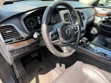 Volvo XC90 - 11