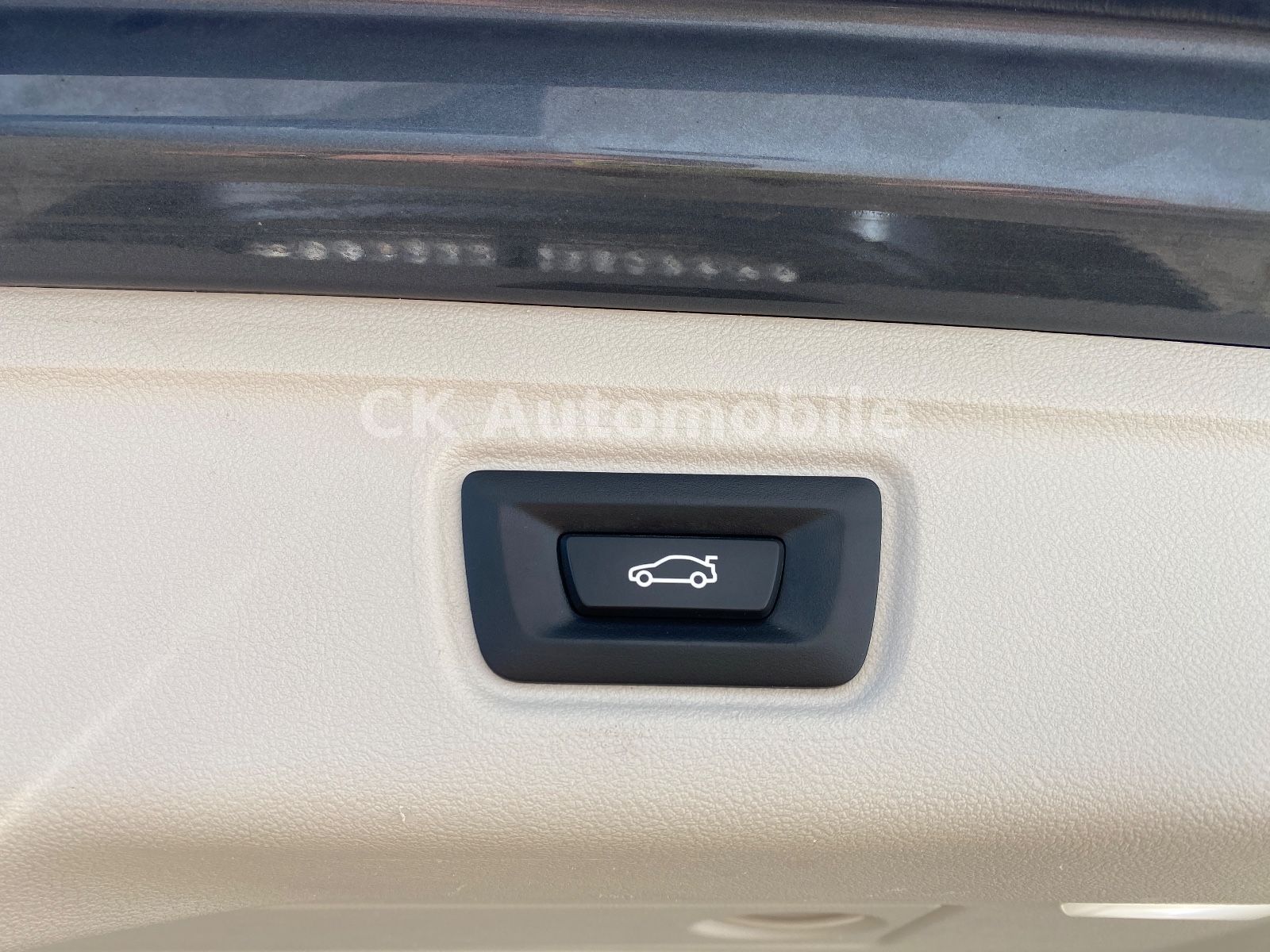 Fahrzeugabbildung BMW 318d Touring Advantage/LiveCockpit/Navi/Laser/AH