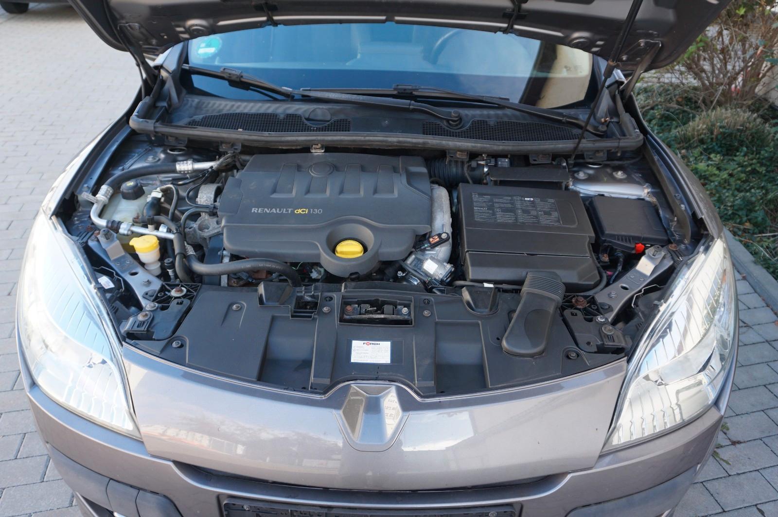 Renault Megane 2011 — photo 20